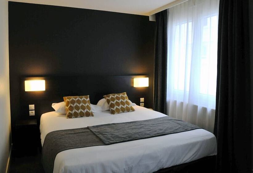 חדר סופריור, Des Quatrans