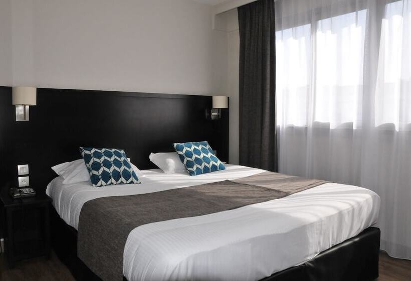 חדר סופריור, Des Quatrans