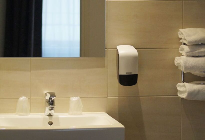 חדר סטנדרט יחיד, Des Quatrans