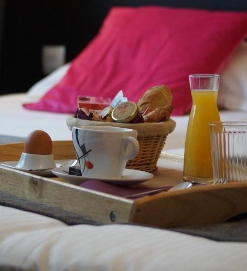 חדר יוקרתי, Des Quatrans