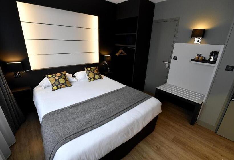 חדר קומפורט, Des Quatrans