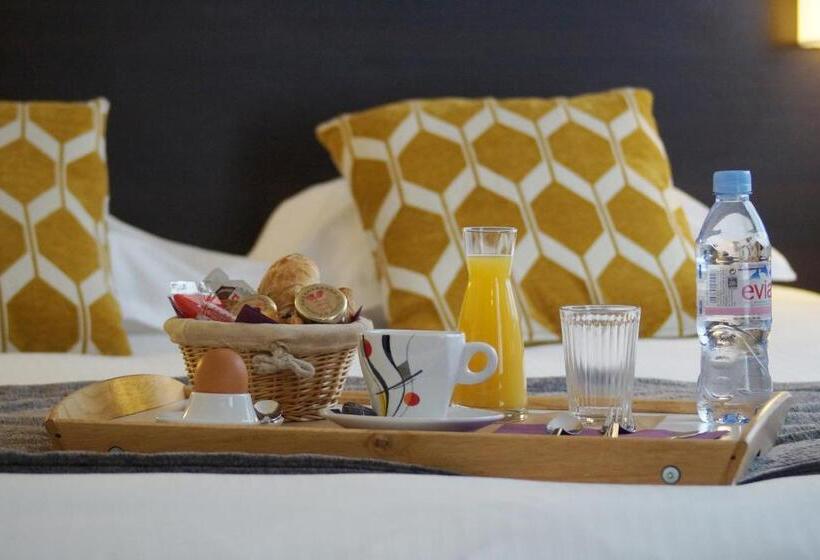 חדר סופריור, Des Quatrans