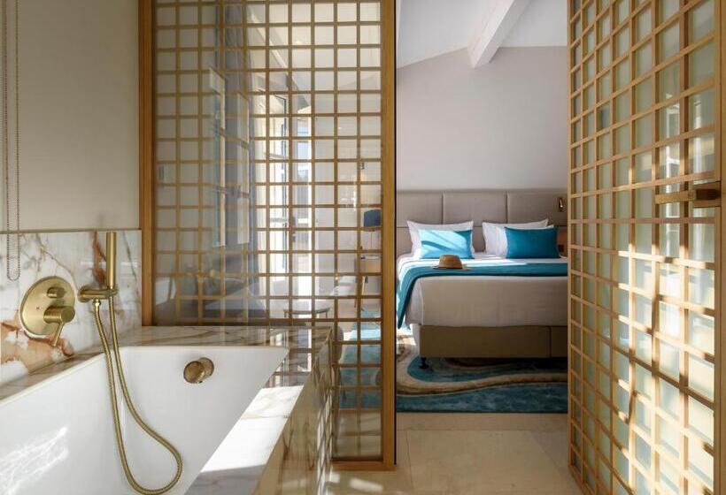 Номер Deluxe с Террасой, Domaine De Valmouriane