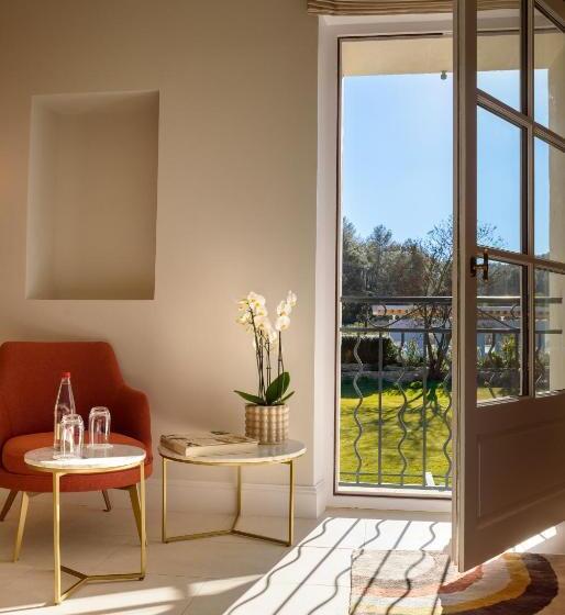 Полулюкс, Domaine De Valmouriane