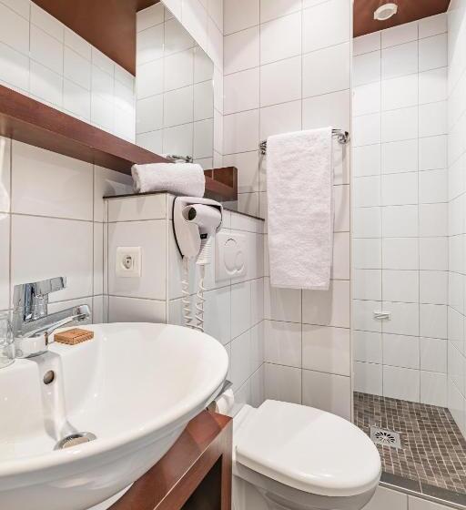 スタンダードシングルルーム, Globe Et Cecil