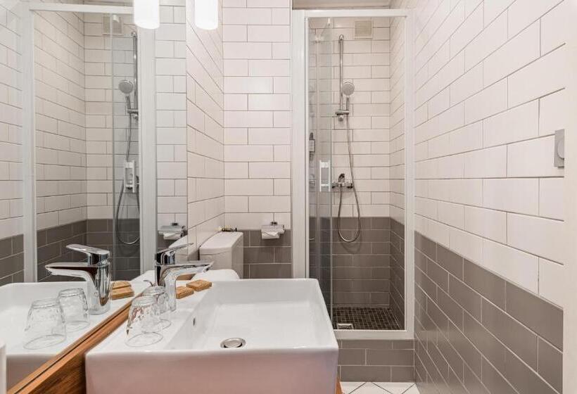 クラシックルーム, Globe Et Cecil