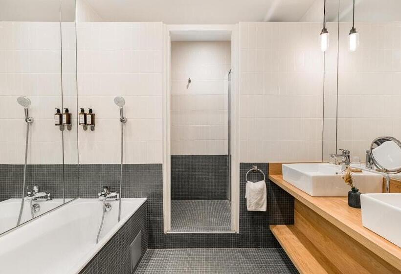 デラックスルーム, Globe Et Cecil