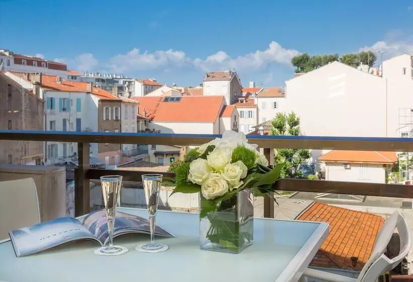 سوئیت جونیور با تراس, Hôtel Barrière Le Gray D Albion