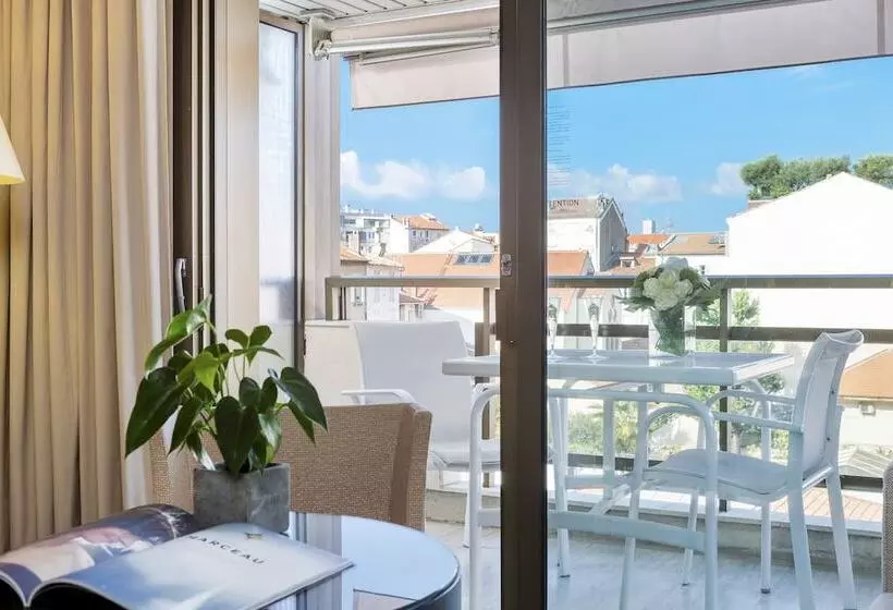 اتاق لوکس با چشم‌انداز شهر, Hôtel Barrière Le Gray D Albion
