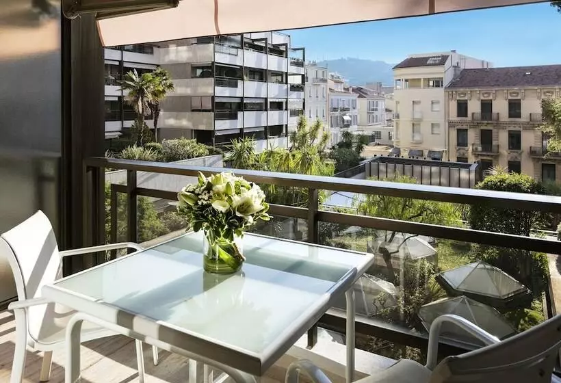اتاق سوپریور با چشم‌انداز باغ, Hôtel Barrière Le Gray D Albion