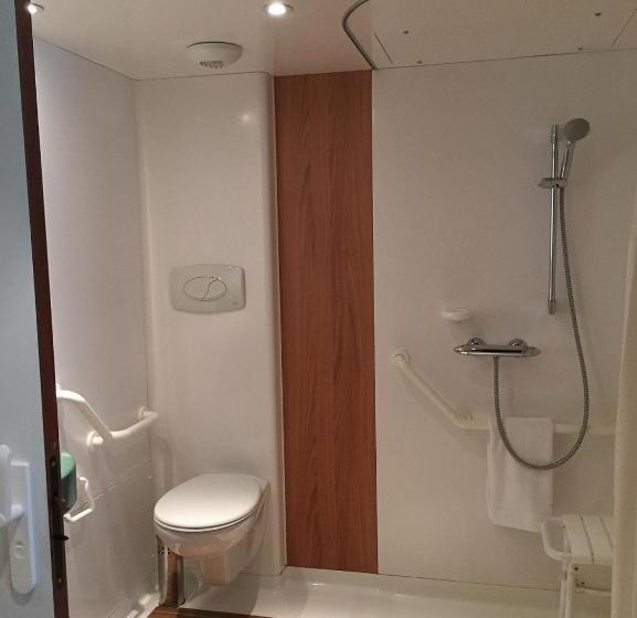 Standard Room King Bed Adapted for people with reduced mobility