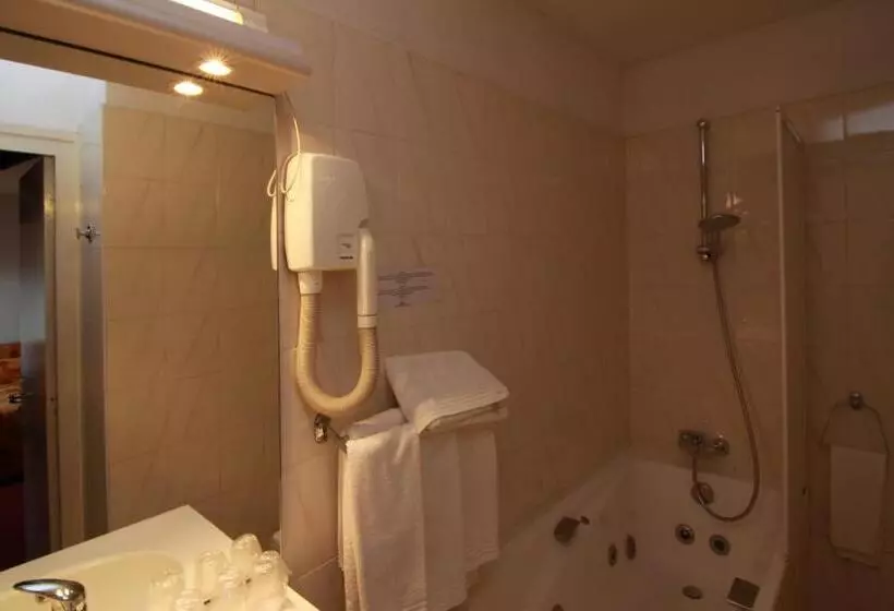 スーペリアファミリールーム, Hôtel D’angleterre Grenoble Hyper Centre
