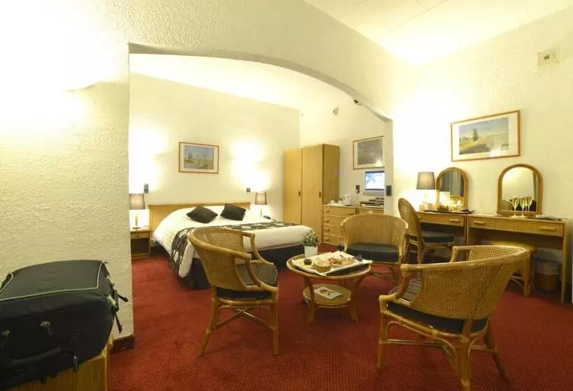 スーペリアトリプルルーム, Hôtel D’angleterre Grenoble Hyper Centre