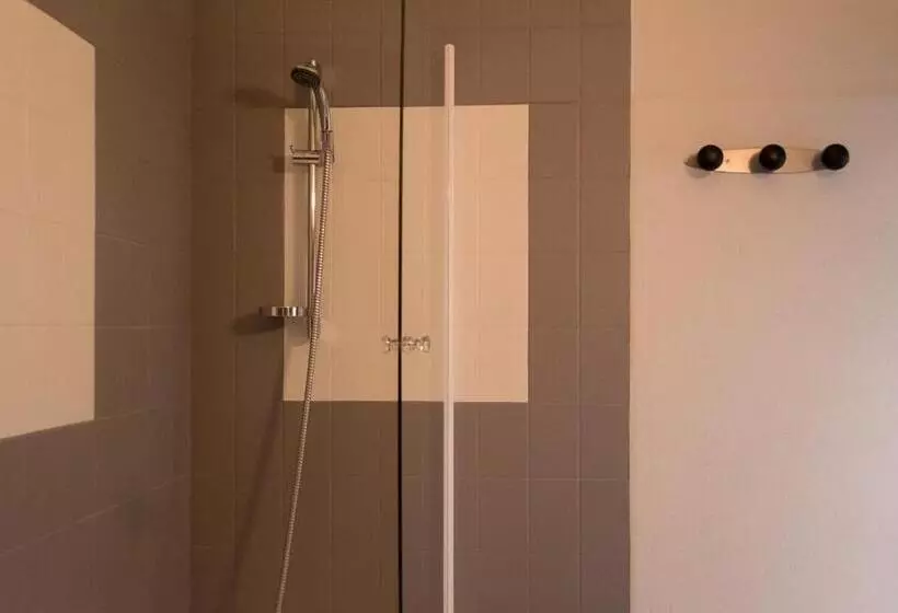 Standard Kolmen Hengen Huone, Hôtel De Flandre