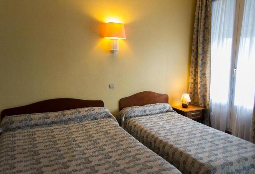 标准三人间, Hôtel De Flandre