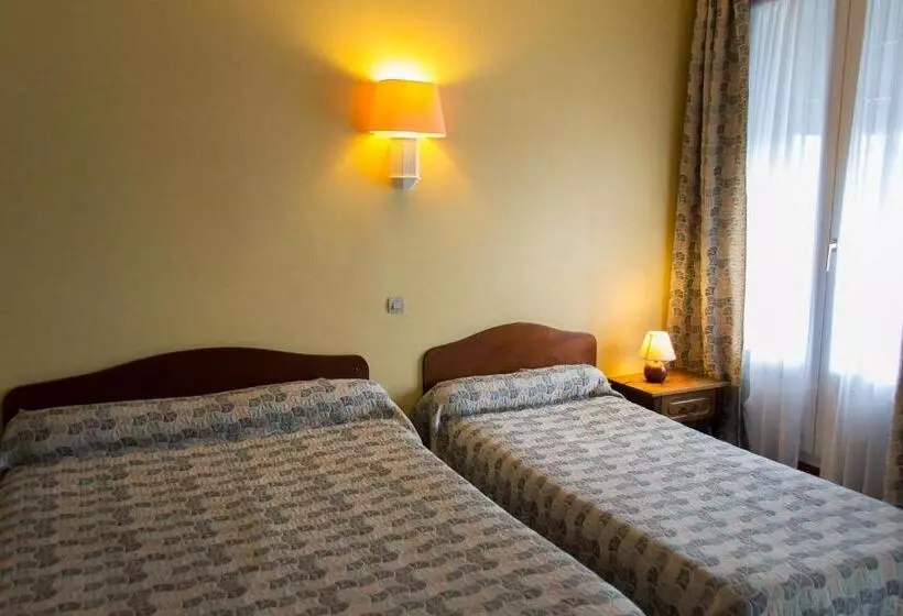Standard Kolmen Hengen Huone, Hôtel De Flandre
