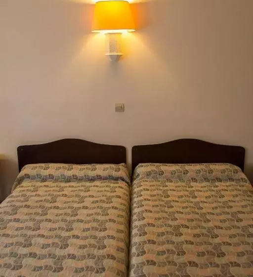 Standard Neljän Hengen Huone, Hôtel De Flandre