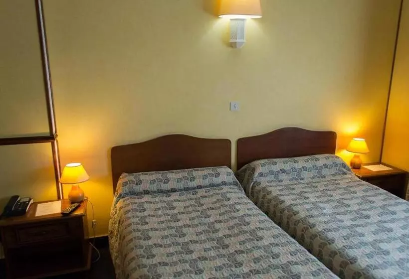 Standard Neljän Hengen Huone, Hôtel De Flandre