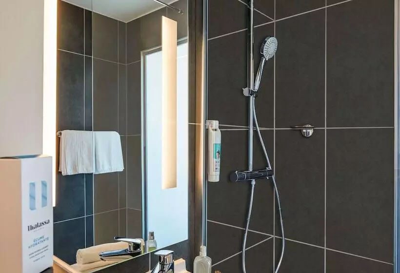اتاق استاندارد با بالکن و چشم‌انداز دریا, Ibis Thalassa Le Touquet