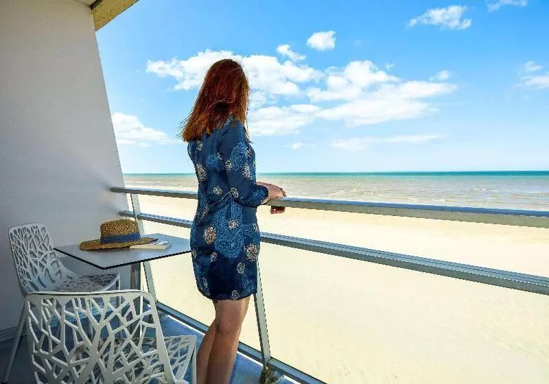 اتاق استاندارد با بالکن و چشم‌انداز دریا, Ibis Thalassa Le Touquet