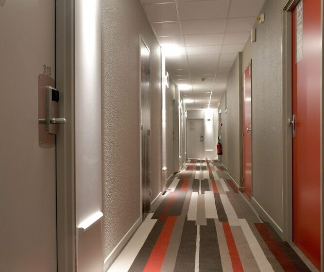 غرفة قياسية, Ibis Saintquentin Basilique