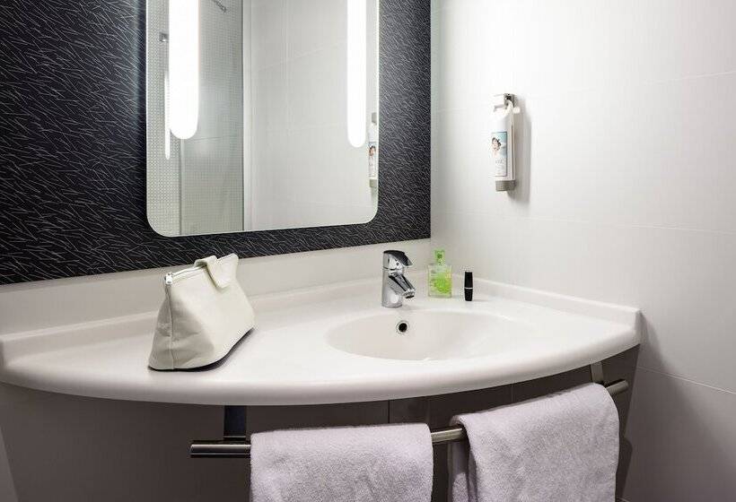 غرفة قياسية, Ibis Saintquentin Basilique