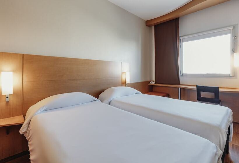 غرفة قياسية, Ibis Saintquentin Basilique