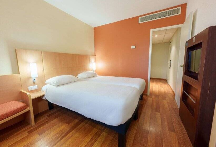 غرفة قياسية, Ibis Saintquentin Basilique