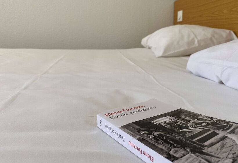 Номер Стандарт, Kyriad Direct Marseille Ouest Martigues