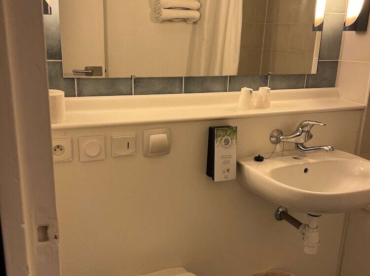 Номер Стандарт, Kyriad Direct Marseille Ouest Martigues