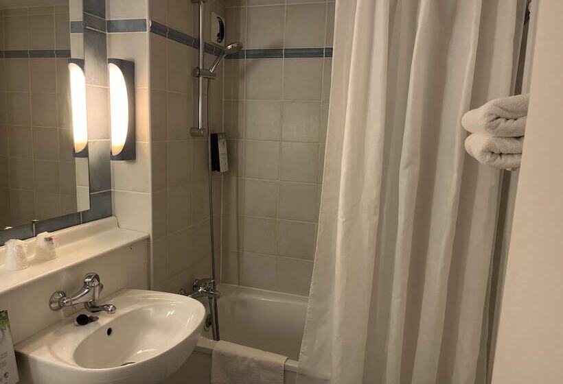 Номер Стандарт, Kyriad Direct Marseille Ouest Martigues