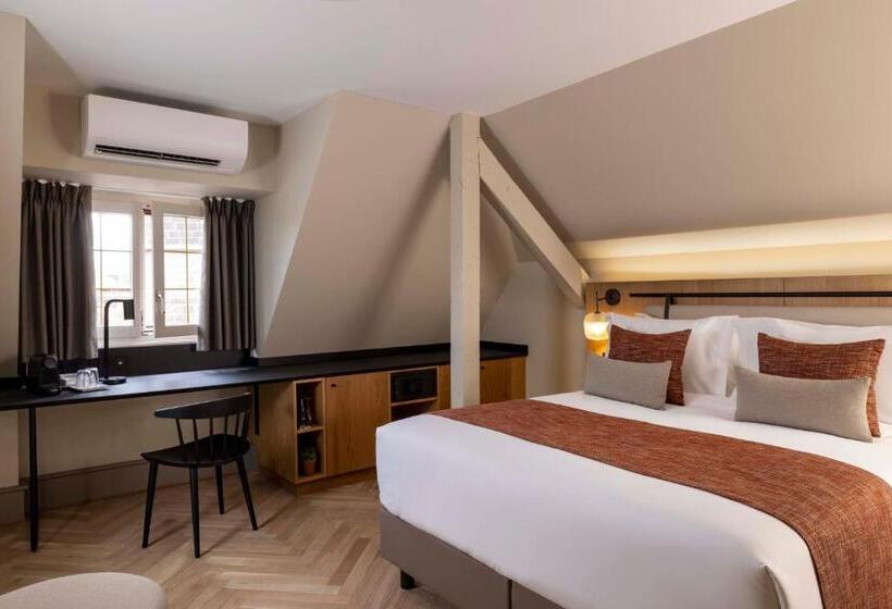 اتاق استاندارد پلاس, La Diligence