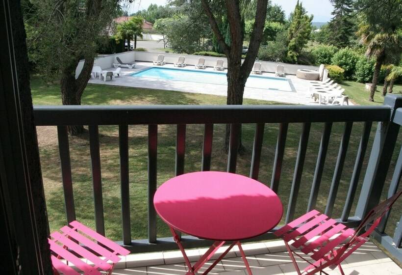 חדר קומפורט לשלושה, La Chaumière Du Bois