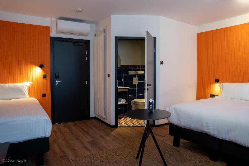 标准三人间, Clapclap Hôtel, Food & Bar