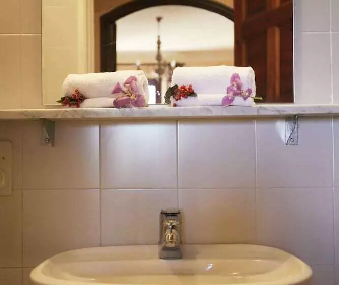 اتاق سوپریور با چشم‌انداز, Auberge De La Madone