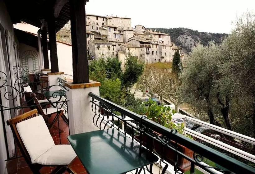 اتاق سوپریور با چشم‌انداز, Auberge De La Madone