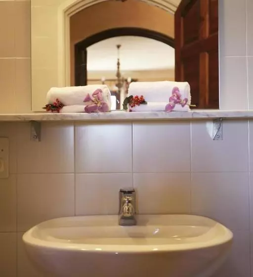 اتاق استاندارد با چشم‌انداز, Auberge De La Madone