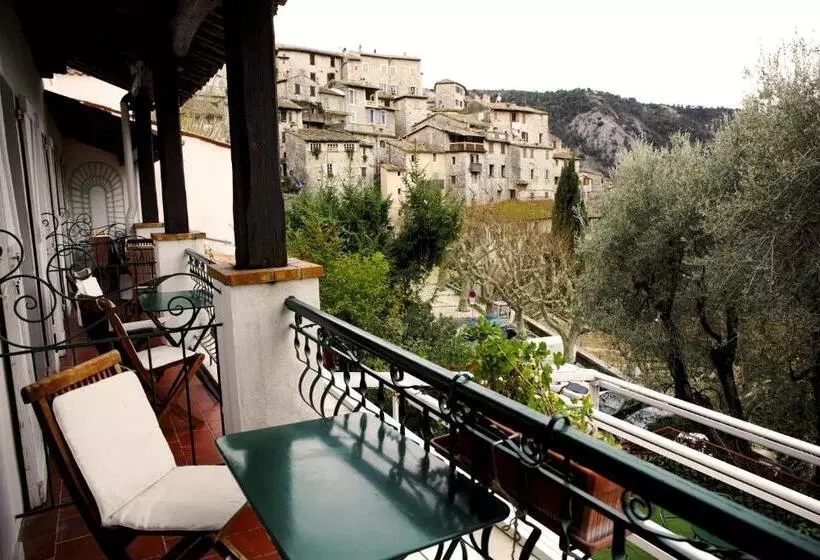 اتاق استاندارد با چشم‌انداز, Auberge De La Madone