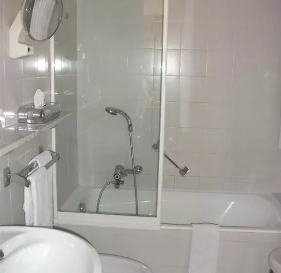 اتاق سوپریور با چشم‌انداز باغ, Auberge De La Madone