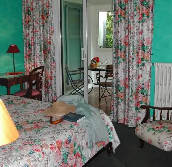 اتاق سوپریور با چشم‌انداز باغ, Auberge De La Madone