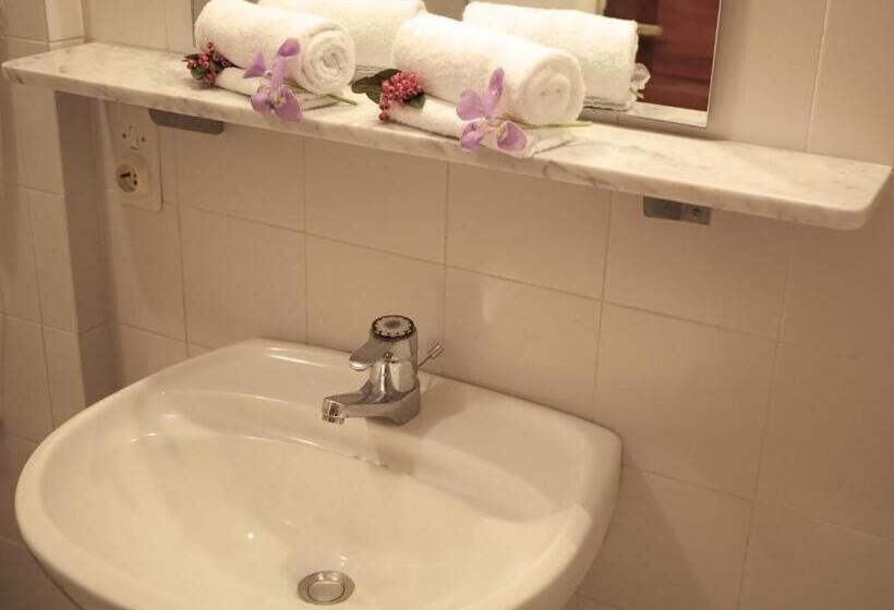 스탠다드 전망 룸, Auberge De La Madone