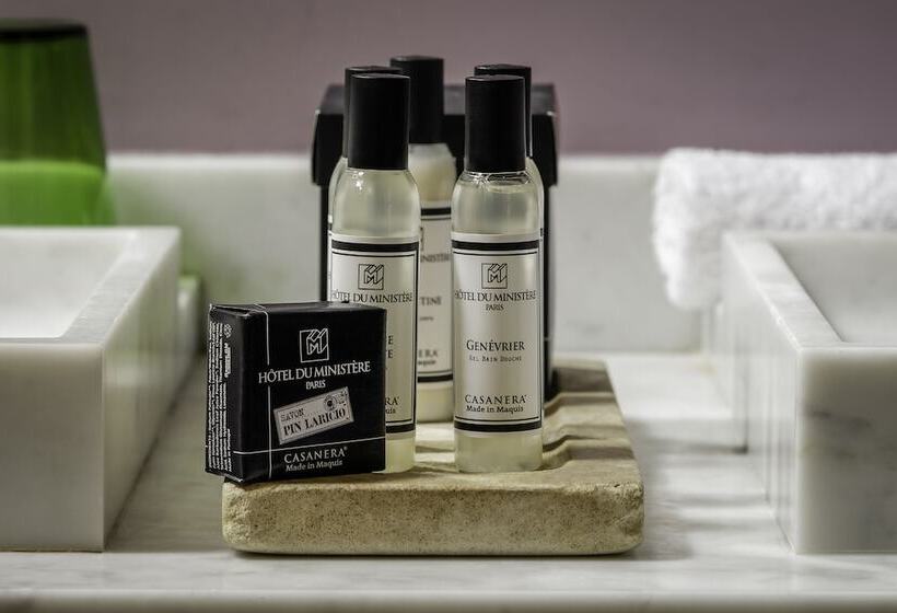 اتاق لوکس, Du Ministere