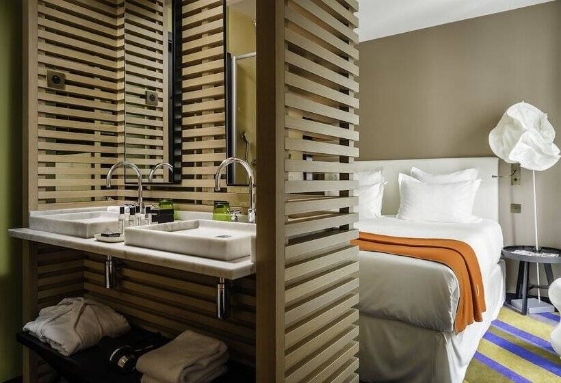 اتاق لوکس, Du Ministere