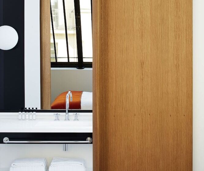 اتاق لوکس, Du Ministere