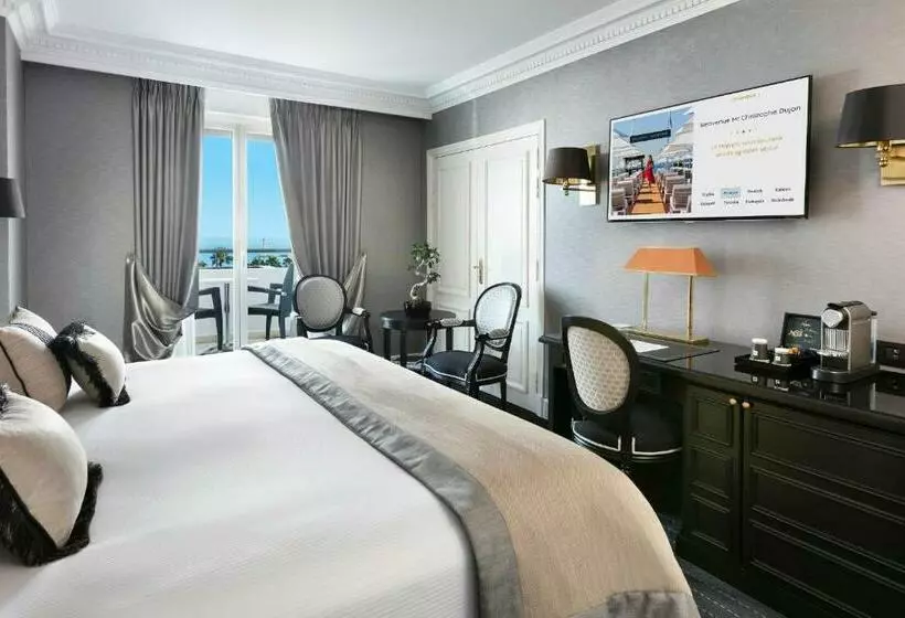 Deluxe-huone Sivuttainen Merinäkymä, Hôtel Barrière Le Majestic Cannes