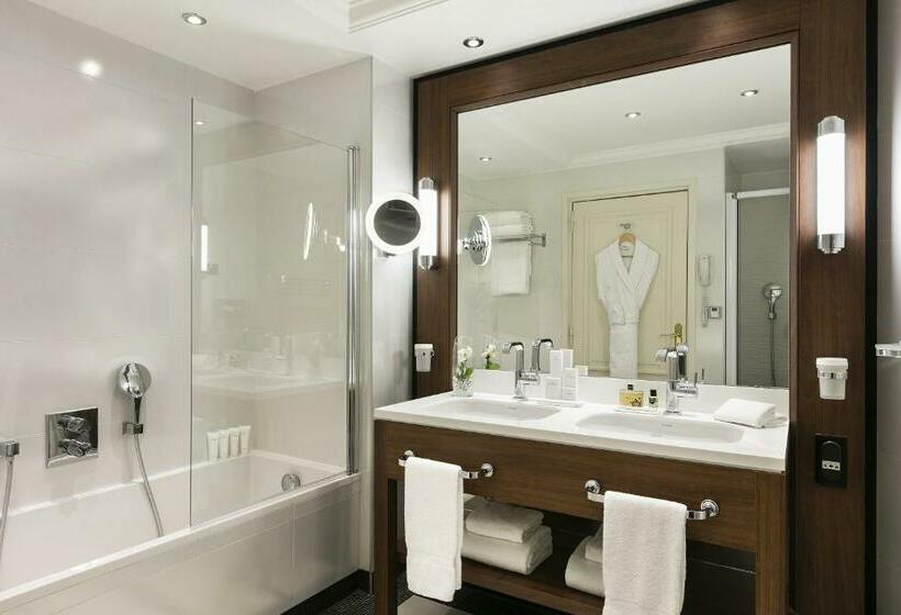 חדר דלוקס נוף לעיר, Hôtel Barrière Le Majestic Cannes