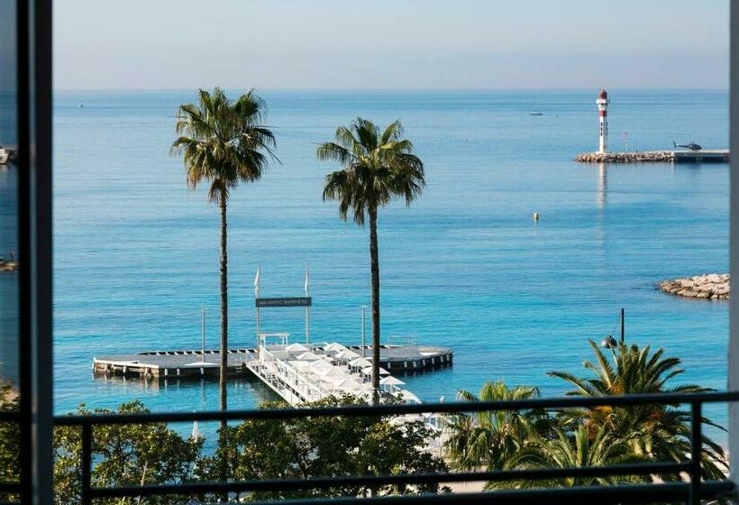 سوییت جونیور با چشم‌انداز جانبی دریا, Hôtel Barrière Le Majestic Cannes