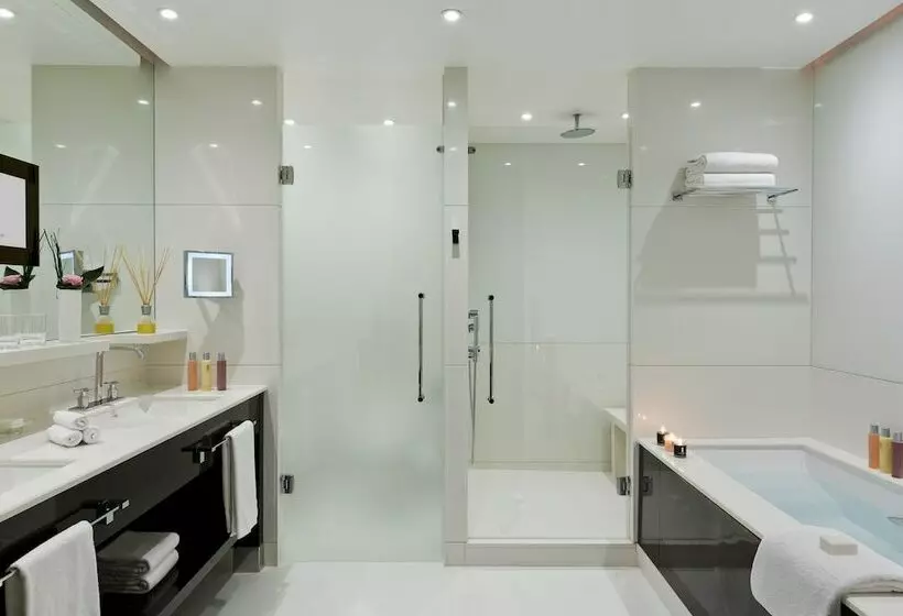サイドシービュージュニアスイート, Hôtel Barrière Le Majestic Cannes