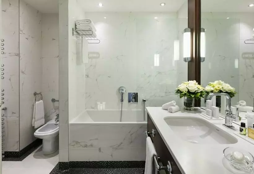 サイドシービュージュニアスイート, Hôtel Barrière Le Majestic Cannes