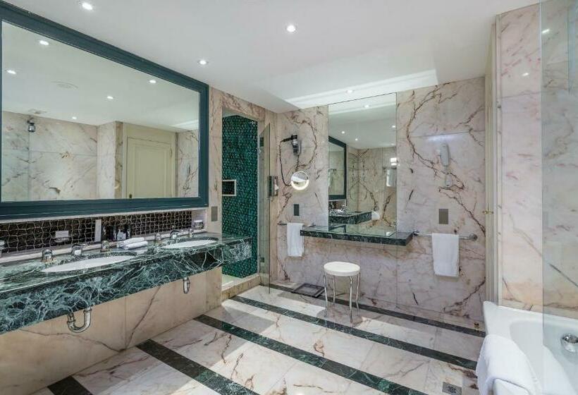 סוויטת דלוקס נוף לים, Hôtel Barrière Le Majestic Cannes